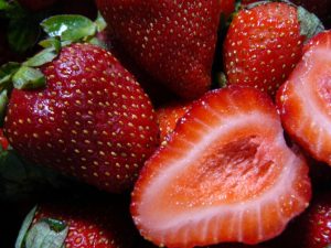 Morango Melhora o humor: veja 30 benefícios da fruta 