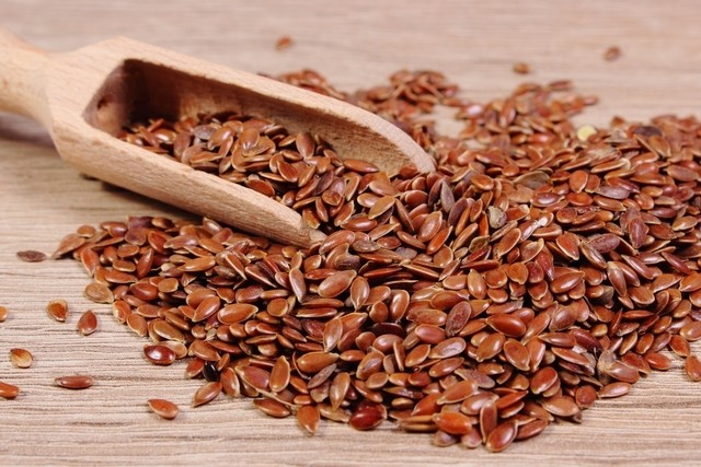 Linhaça ajuda a perder peso: veja 30 benefícios da semente
