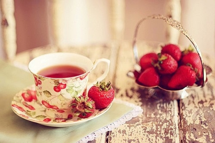 Chá de Morango e bom Para a gestação: veja 20 benefícios