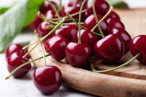 Cereja faz bem para pele e colesterol: veja 30 benefícios da fruta
