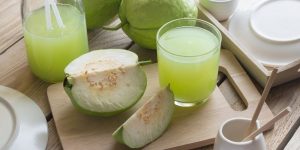 beneficios do suco de goiaba branca