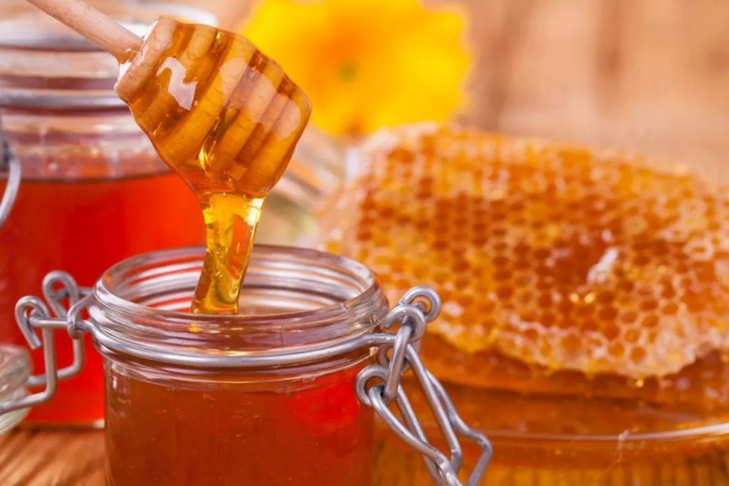 Receitas caseiras com mel para eliminar a tosse: funciona? como fazer?