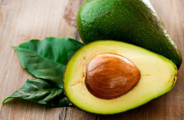 Caroço de abacate reduz o colesterol: veja 18 benefícios do caroço