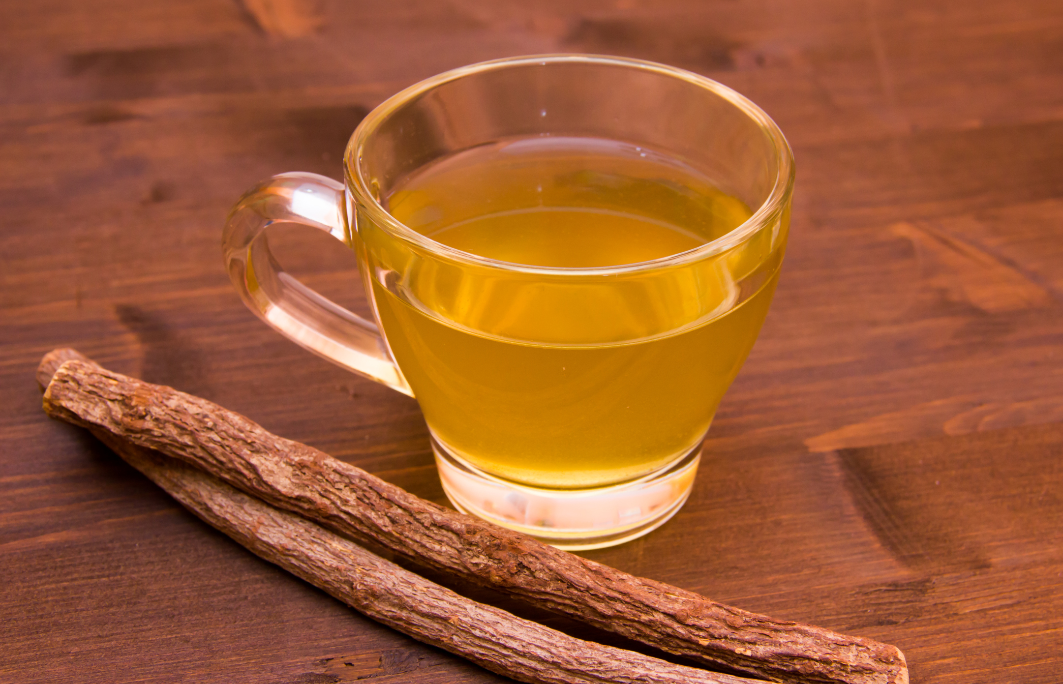 Chá de Alcaçuz tem efeito diurético: veja 40 benefícios