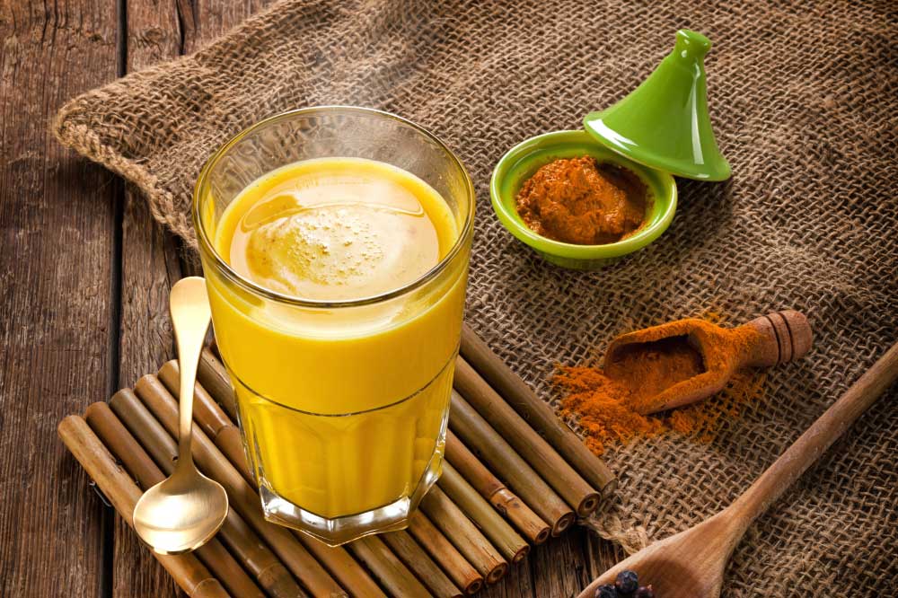 beneficios do leite de curcuma