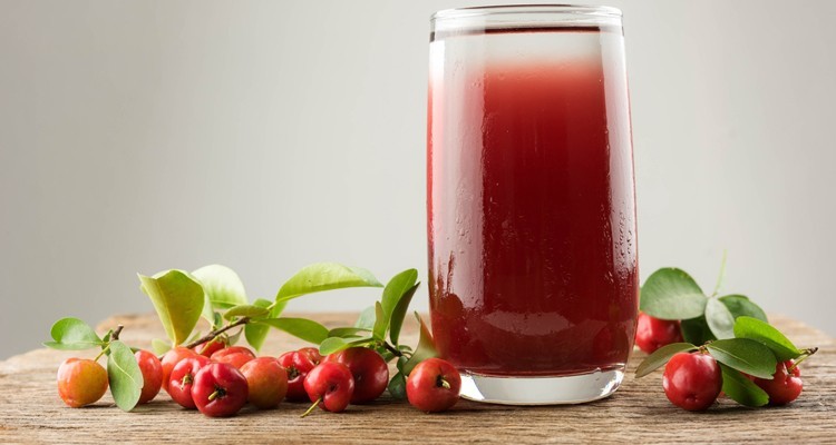 quais os benefícios do suco de acerola?