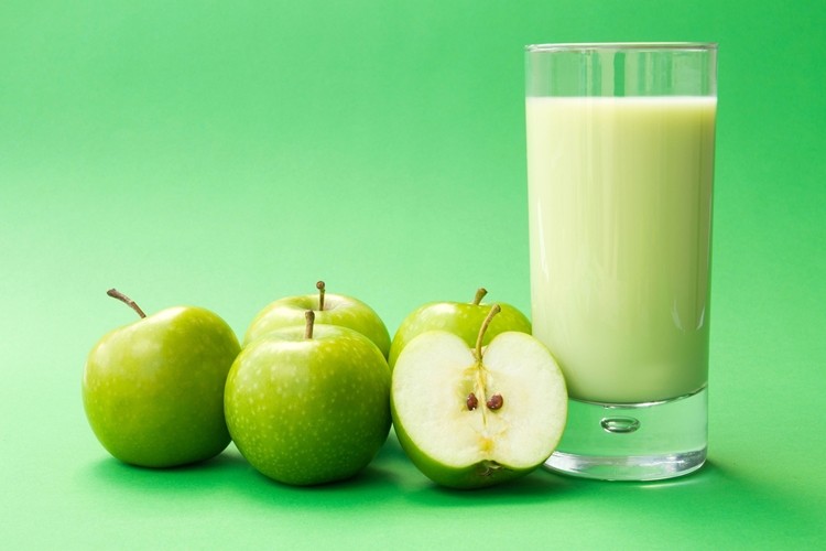 quais os benefícios do suco de maçã verde?