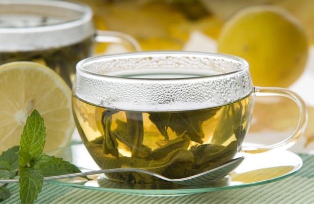 Chá de Carqueja ajuda a emagrecer: veja 17 benefícios