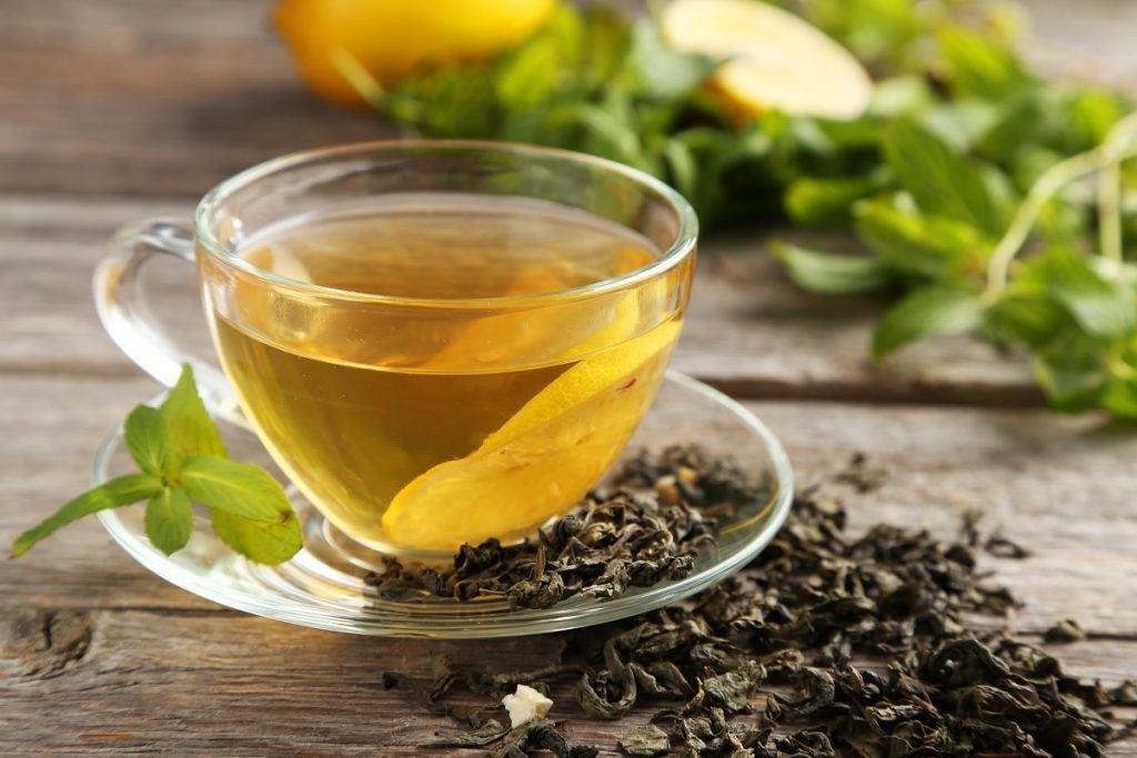 benefícios para você tomar chá tulsi regularmente