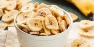 quais os benefícios do chips de banana?