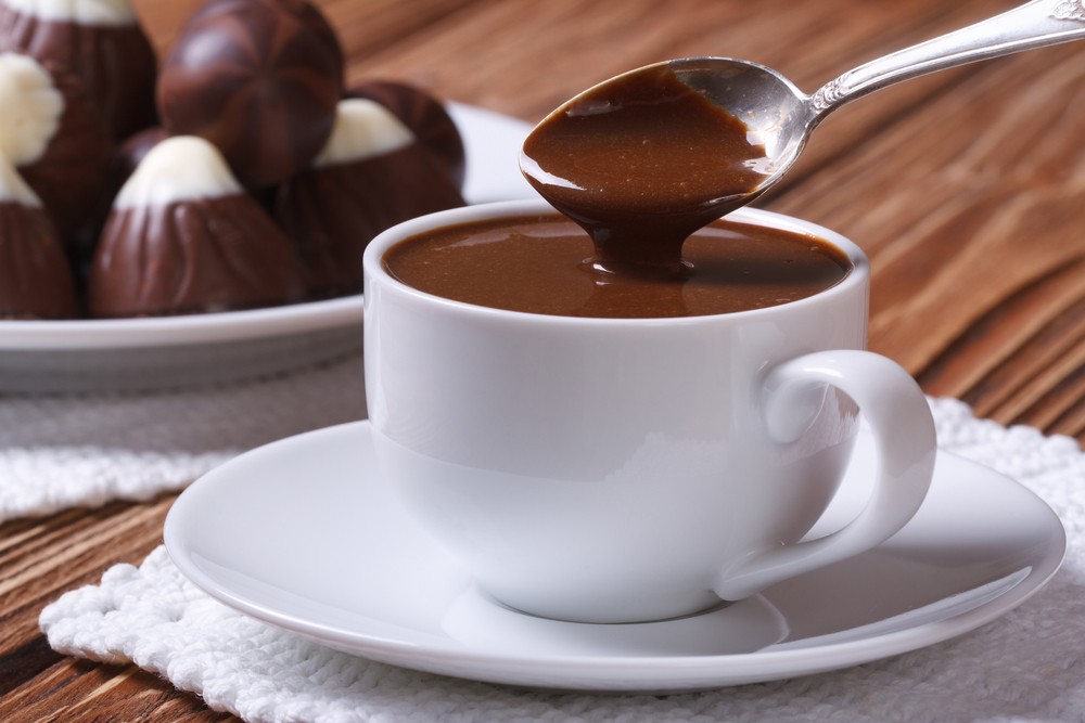 Chocolate quente faz bem para memória: veja 9 benefícios