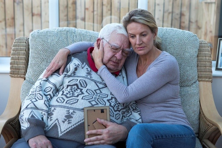 Doença de Alzheimer: o que é, causas, sintomas e tratamentos