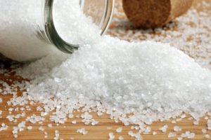 Receitas com sal de epsom para eliminar acne: funciona? como usar?