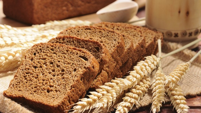 7 benefícios do pão de grãos integrais para saúde