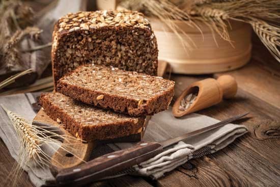 benefícios do pão de grãos integrais para saúde