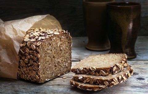 7 benefícios do pão de grãos integrais para saúde